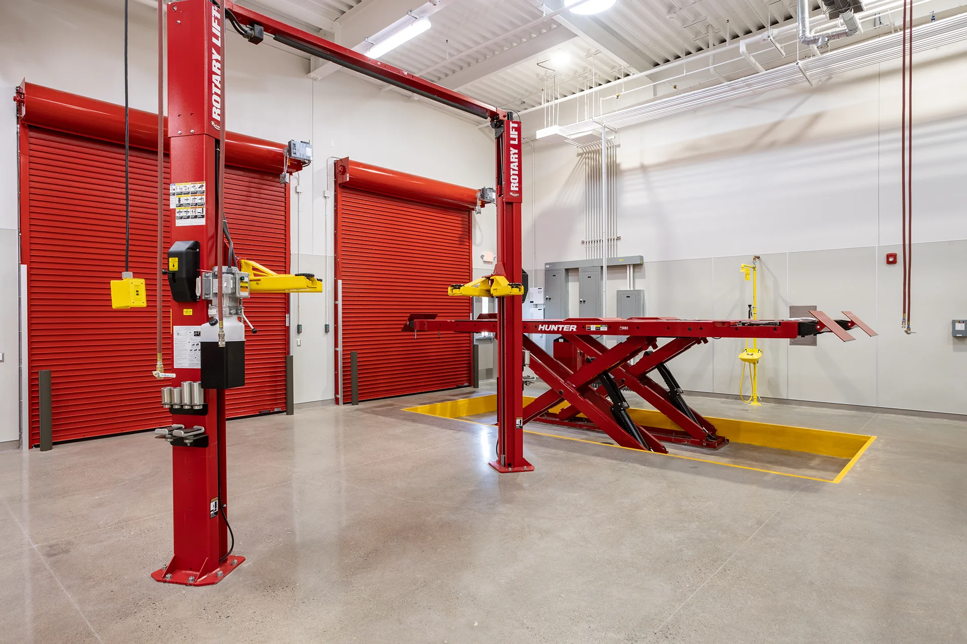 Heavy-Duty Scissor Lift and Wheel Alignment Bay