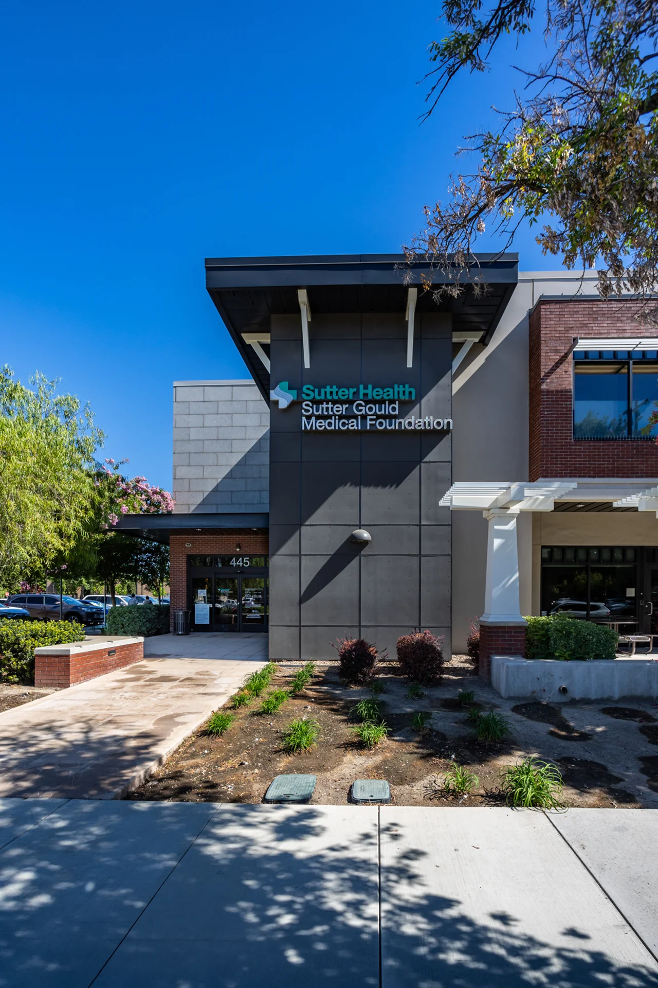 Main entrance of the Sutter Gould Tracy Medical Office Building featuring Sutter Health and Sutter Gould Medical Foundation signage, contemporary healthcare architecture, and an accessible patient entrance in Tracy, California.